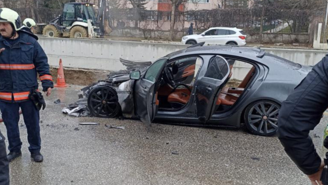 Ankara'da itfaiye yanan araca müdahale ederken patlama oldu